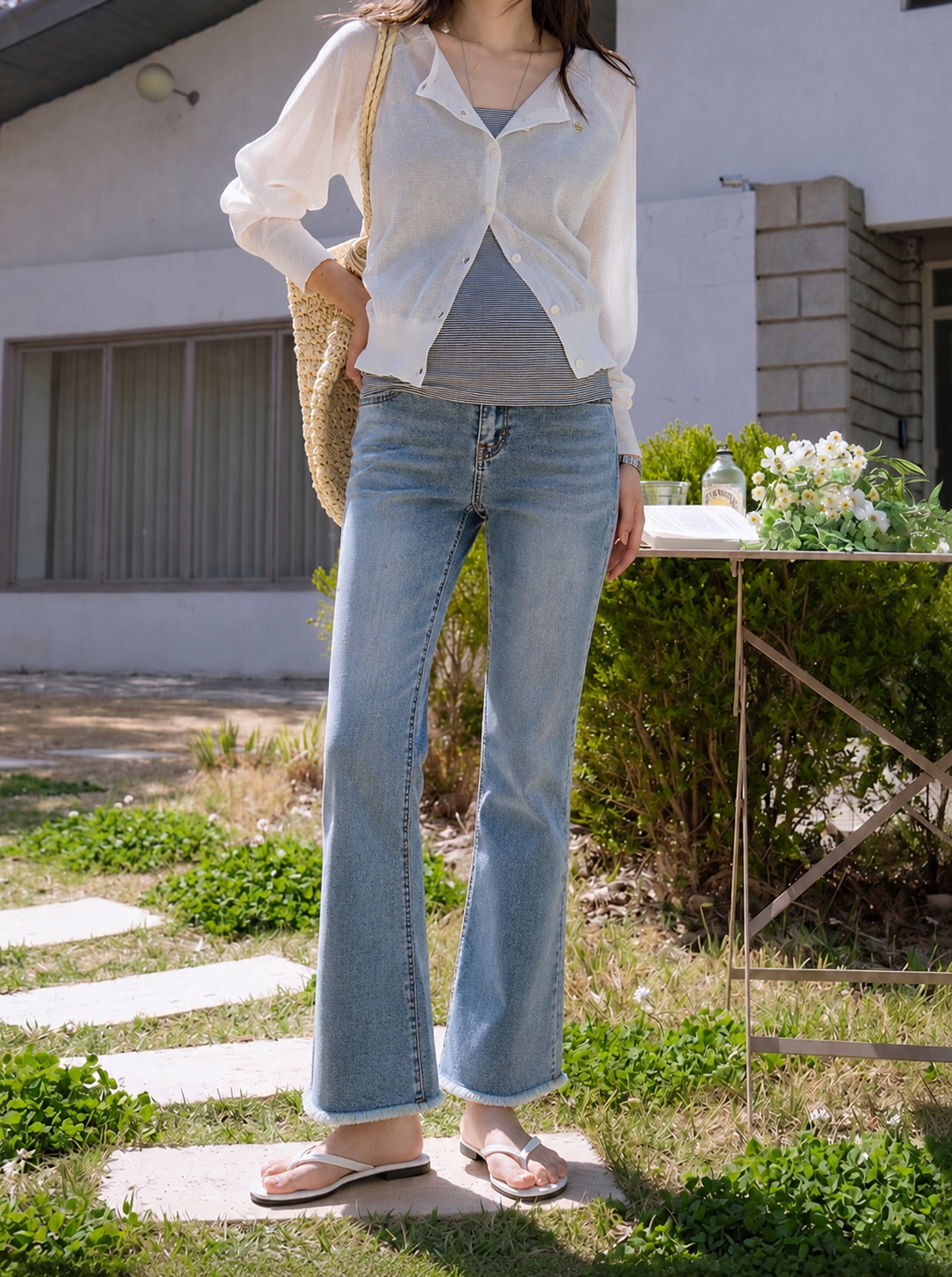 Klare Flared Jeans with Raw Cut